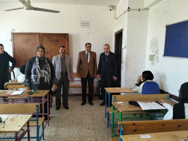 رئيس الإدارة المركزية للمجمعات التعليمية يتفقد لجان امتحانات الشهادة الإعدادية بشرم الشيخ - 13 - سيناء الإخبارية