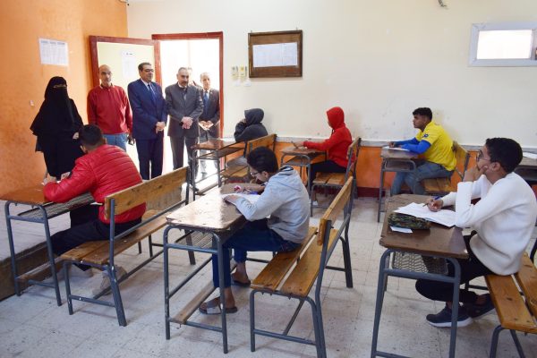 عتلم والباز يتفقدان لجان امتحانات الشهادة الإعدادية في لجان طور سيناء - 15 - سيناء الإخبارية