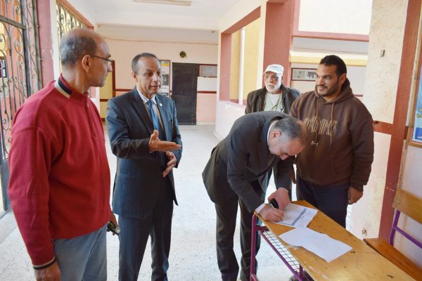 عتلم والباز يتفقدان لجان امتحانات الشهادة الإعدادية في لجان طور سيناء - 1 - سيناء الإخبارية