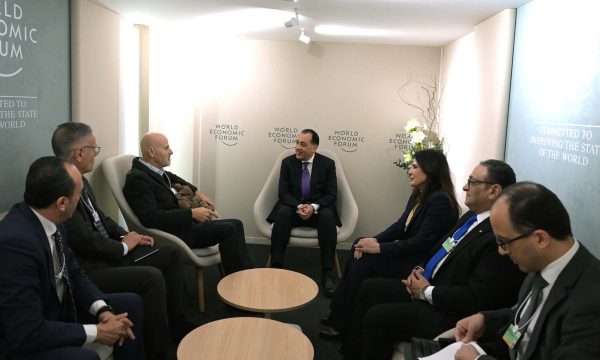 خلال لقاء مصطفى مدبولي.. رئيس إيني الإيطالية: وصول الحفار إلى حقل ظُهر خلال يومي 28 أو 29 يناير - 1 - سيناء الإخبارية