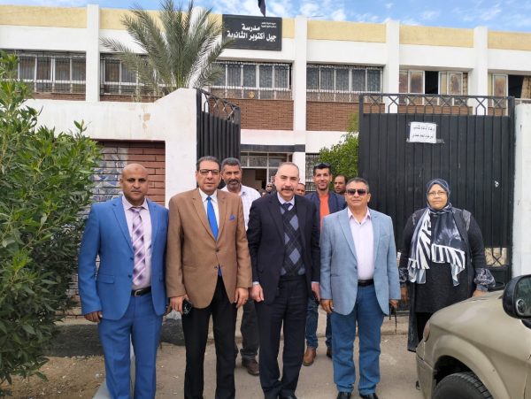 رئيس الإدارة المركزية للمجمعات التعليمية يتفقد لجان امتحانات الشهادة الإعدادية بشرم الشيخ - 15 - سيناء الإخبارية