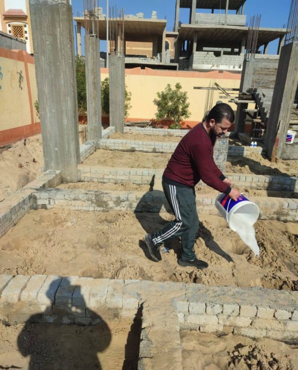 مديرية الزراعة بشمال سيناء تنفذ رشاً لمكافحة النمل الأبيض بمدرسة تحت الإنشاء بالعريش - 5 - سيناء الإخبارية