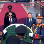السيسي يضع إكليلًا من الزهور على نصب شهداء الشرطة في ذكرى عيدهم الـ73 - 2 - سيناء الإخبارية السيسي يضع إكليلًا من الزهور على نصب شهداء الشرطة في ذكرى عيدهم الـ73 - 1 - سيناء الإخبارية