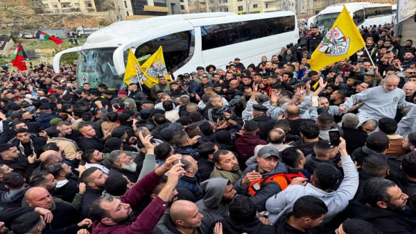 حرية بطعم الصمود.. 110 أسرى فلسطينيين يعانقون النور رغم محاولات الاحتلال تنغيص فرحتهم - 1 - سيناء الإخبارية