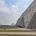 آخر القطع الأثرية تصل إلى المتحف المصري الكبير استعدادًا للافتتاح.. صور - 1 - سيناء الإخبارية