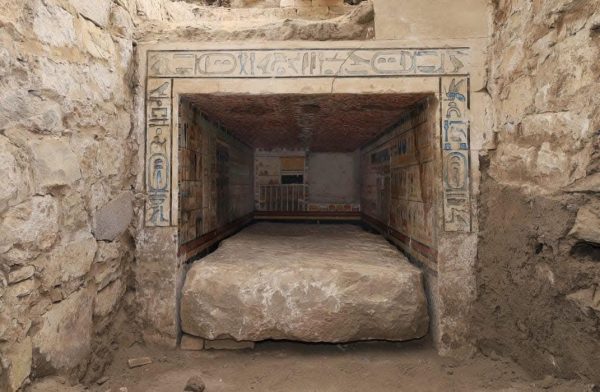 اكتشاف مصطبة ملكية لطبيب بارز من الدولة القديمة بسقارة - 1 - سيناء الإخبارية