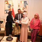 بيت الزكاة يحقق حلم طالبتين مكفوفتين بجنوب سيناء بتقديم أجهزة تابلت تعليمية متطورة - 19 - سيناء الإخبارية