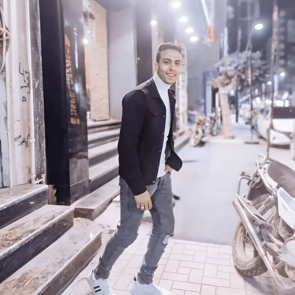 جنازة مهيبة لثلاثة أصدقاء ضحايا لقمة العيش.. صور - 1 - سيناء الإخبارية