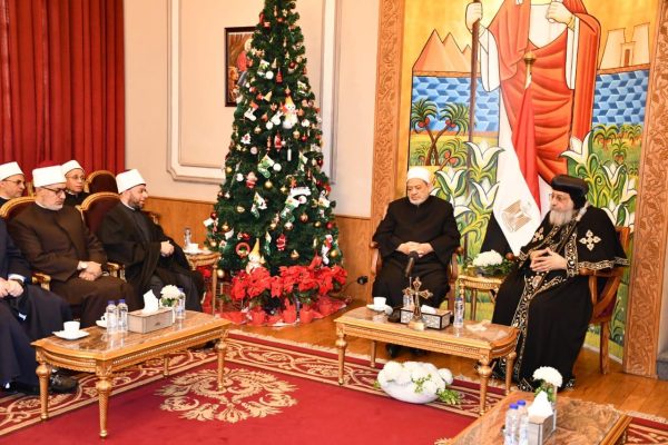 شيخ الأزهر يرافقه قيادات المؤسسات الدينية يهنئون البابا تواضروس بعيد الميلاد المجيد.. صور - 19 - سيناء الإخبارية
