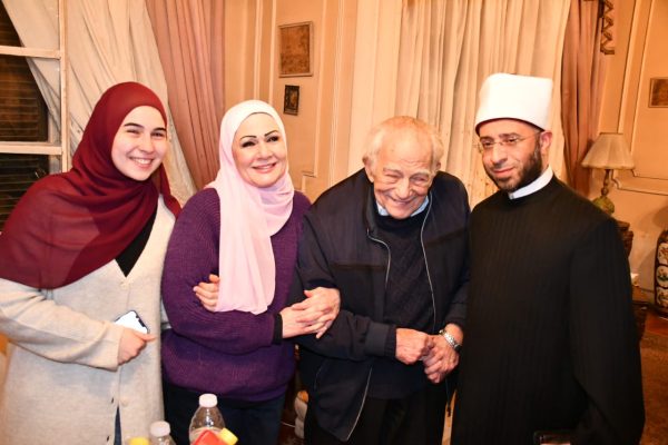 وزير الأوقاف يفاجئ الفنان رشوان توفيق بزيارته في منزله.. صور - 5 - سيناء الإخبارية