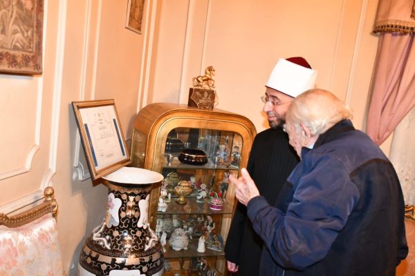 وزير الأوقاف يفاجئ الفنان رشوان توفيق بزيارته في منزله.. صور - 15 - سيناء الإخبارية