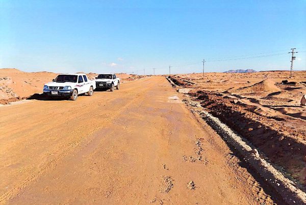 رئيس مجلس مدينة أبو زنيمة يتابع تنفيذ المرحلة الثانية لطريق أبو زنيمة - الرملة - 3 - سيناء الإخبارية