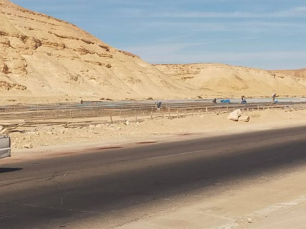 مجلس مدينة أبو زنيمة يتابع مشروع الحماية لخط المياه الرئيسي ويطالب المقاولون العرب برفع المخلفات - 3 - سيناء الإخبارية