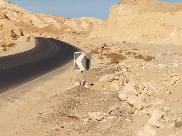 مجلس مدينة أبو زنيمة يتابع مشروع الحماية لخط المياه الرئيسي ويطالب المقاولون العرب برفع المخلفات - 5 - سيناء الإخبارية