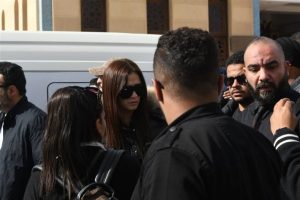 أحمد العوضي وعمرو محمود ياسين ومحمود ياسين جونيور من بين حضور جنازة والد ياسمين عبد العزيز - 1 - سيناء الإخبارية