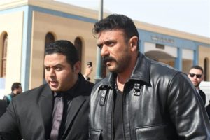 أحمد العوضي وعمرو محمود ياسين ومحمود ياسين جونيور من بين حضور جنازة والد ياسمين عبد العزيز - 3 - سيناء الإخبارية