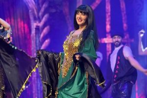 إطلالات متعددة لدنيا سمير غانم في مسرحية "مكسرة الدنيا" - 3 - سيناء الإخبارية