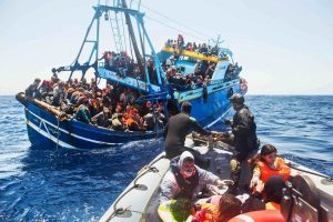 إنقاذ 17 شخصا ووفاة 3 أشقاء أفارقة قاصرين غرقا أثناء عبورهم وسط البحر الأبيض المتوسط - 3 - سيناء الإخبارية