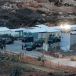 الأسرى الفلسطينيين المحررين من سجون الاحتلال يصلون إلى منازل عوائلهم - 7 - سيناء الإخبارية