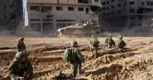الجيش الإسرائيلي يشتبك مع عشرات الفلسطينيين خلال استقبالهم الأسرى القادمين بسجن عوفر - 3 - سيناء الإخبارية