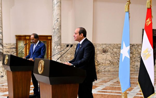 الرئيس السيسي يستقبل نظيره الصومالي ويوقعان إعلانًا سياسيًا لرفع العلاقات إلى مستوى الشراكة الاستراتيجية - 7 - سيناء الإخبارية