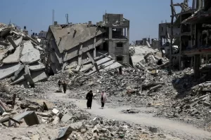 الشعب الفلسطيني ينتظر في مخيمات النزوح بغزة ما ستسفر عنه صفقة تبادل ومباحثات التهدئة بالدوحة - 7 - سيناء الإخبارية