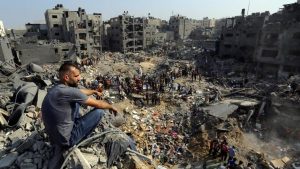 الشعب الفلسطيني ينتظر في مخيمات النزوح بغزة ما ستسفر عنه صفقة تبادل ومباحثات التهدئة بالدوحة - 5 - سيناء الإخبارية