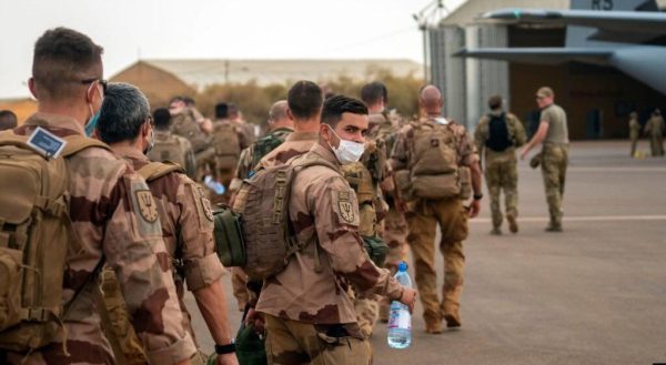 انسحاب فرنسا من إفريقيا.. مشهد تاريخي يغير قواعد النفوذ داخل القارة السمراء في 2025 - 3 - سيناء الإخبارية