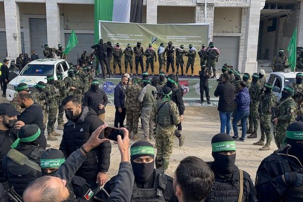 إسرائيل توافق على إدخال المساعدات إلى غزة مقابل إفراج حماس عن 3 أسرى السبت المقبل - 1 - سيناء الإخبارية