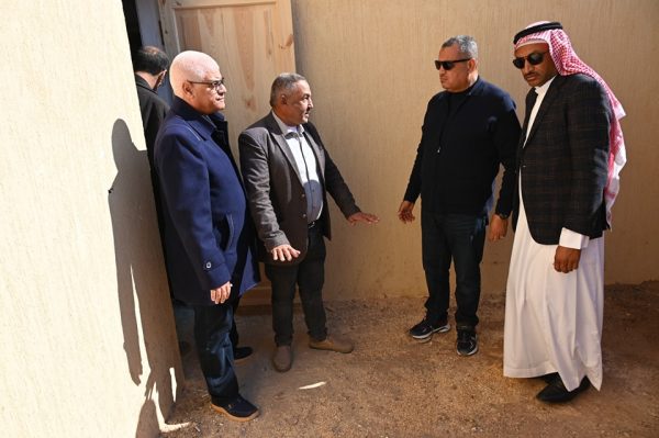 محافظ جنوب سيناء يتفقد مشروع سكني جديد يوفر 60 وحدة سكنية مجهزة لأهالي النقب - 3 - سيناء الإخبارية