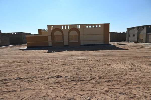 محافظ جنوب سيناء يتفقد مشروع سكني جديد يوفر 60 وحدة سكنية مجهزة لأهالي النقب - 5 - سيناء الإخبارية