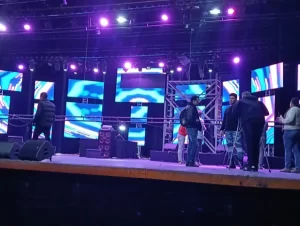 انتهاء الاستعدادات النهائية لحفل " حكيم " يوم الخميس على مسرح البالون - 7 - سيناء الإخبارية