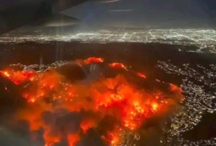 لوس أنجلوس في الجحيم.. حرائق تلتهم 1000 منزل و5 أرواح - 19 - سيناء الإخبارية