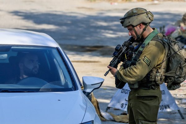 الاحتلال يشدد الخناق على نابلس ويقيم 10 حواجز و36 بوابة حديدية - 3 - سيناء الإخبارية
