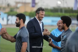 رئيس نادي بيراميدز يحرص على الاجتماع بلاعبي الفريق قبل لقاء الزمالك بالدوري الممتاز - 3 - سيناء الإخبارية