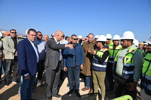 محافظ جنوب سيناء يتفقد مشروع مد الكابل البحري لربط الكهرباء بين مصر والسعودية - 7 - سيناء الإخبارية