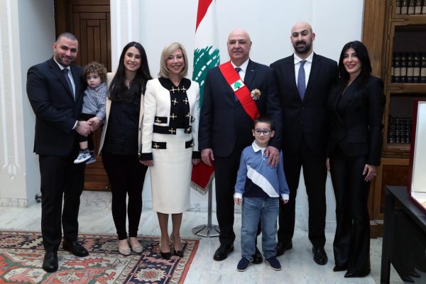 ننشر أول صور لرئيس لبنان الجديد وعائلته بعد أداء اليمين الدستورية - 5 - سيناء الإخبارية