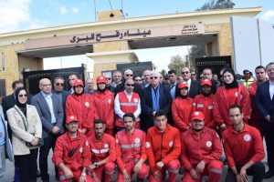 في زيارة لمعبر رفح..رئيس جامعة العريش ومحافظ شمال سيناء يستقبلون وزير التعليم العالي والبحث العلمي - 1 - سيناء الإخبارية