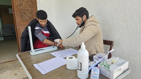 قافلة طبية تقدم الرعاية لـ310 مواطنين بقرية نجع شيبانه في شمال سيناء - 5 - سيناء الإخبارية