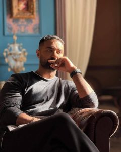 كريم فهمي يستكمل تصوير مشاهدة وشوق جمهوره بعدة صور من كواليس مسلسل " وتقابل حبيب " - 5 - سيناء الإخبارية