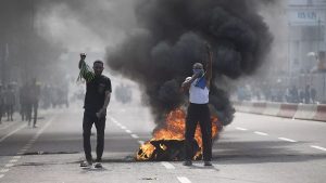 متظاهرون يضرمون النار في سفارة بلجيكا في الكونغو الديمقراطية - 1 - سيناء الإخبارية