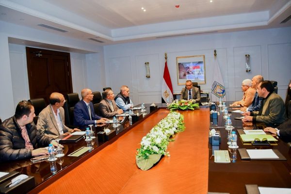 محافظ جنوب سيناء يناقش استراتيجية التنمية المستدامة ويتابع تنفيذ خطة 2024 /2025 - 1 - سيناء الإخبارية