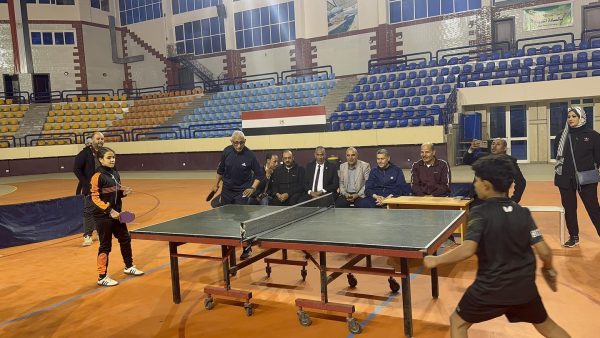 محافظ شمال سيناء يُكرّم الفائزين في بطولة تنس الطاولة ويشيد بدعم الدولة للمواهب الرياضية - 1 - سيناء الإخبارية