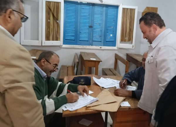مدير الرعاية الصحية بجنوب سيناء يتابع امتحانات الفصل الدراسي الأول بمعهد التمريض - 5 - سيناء الإخبارية