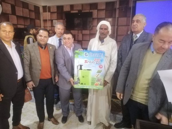 مديرية الزراعة بشمال سيناء تُنظم لقاء جماهيري في الشيخ زويد وتوزع 35 رشاشة على المزارعين - 3 - سيناء الإخبارية