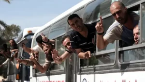 مسؤول إسرائيلي يؤكد الإفراج عن مئات السجناء الفلسطينيين والانسحاب من المراكز السكانية والبقاء بممر فيلادلفيا - 3 - سيناء الإخبارية