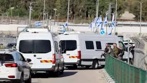 مسؤول إسرائيلي يؤكد الإفراج عن مئات السجناء الفلسطينيين والانسحاب من المراكز السكانية والبقاء بممر فيلادلفيا - 1 - سيناء الإخبارية