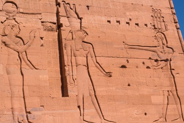 معبد فيلة.. أسطورة الحب والخيانة تحيا بين أعمدة الحضارة المصرية القديمة - 9 - سيناء الإخبارية