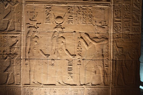 معبد فيلة.. أسطورة الحب والخيانة تحيا بين أعمدة الحضارة المصرية القديمة - 11 - سيناء الإخبارية