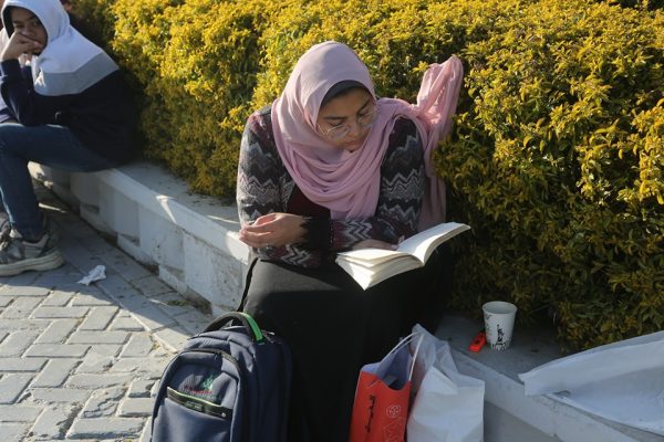 طرائف معرض الكتاب.. ضحكات بين الرفوف ودهشة بين الصفحات - 3 - سيناء الإخبارية